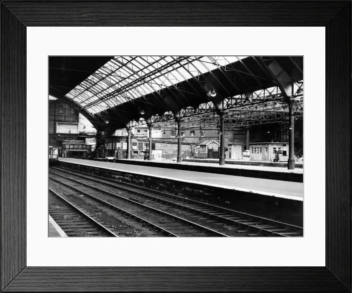 Framed Print : A deserted scene at Central Station. Liverpool, Merseyside. September 1966 Framed Print : A deserted scene at Central Station. Liverpool, Merseyside. September 1966
