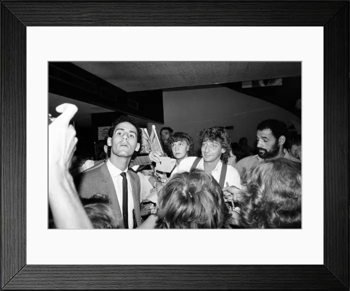 Framed Print : Barry Manilow, pictured at Capital Radio. 25th August 1983 Framed Print : Barry Manilow, pictured at Capital Radio. 25th August 1983