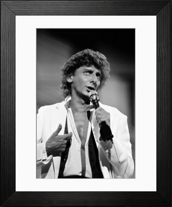 Framed Print : Barry Manilow in concert at Blenhiem Palace. 28th August 1983 Framed Print : Barry Manilow in concert at Blenhiem Palace. 28th August 1983