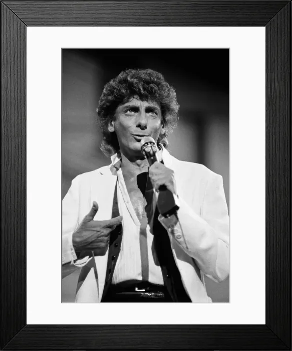 Framed Print : Barry Manilow in concert at Blenhiem Palace. 28th August 1983 Framed Print : Barry Manilow in concert at Blenhiem Palace. 28th August 1983