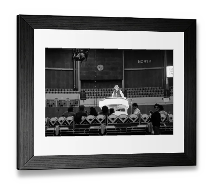 Framed Print : Barry Manilow during rehearsals for his concert at the Bay Front Arena, St