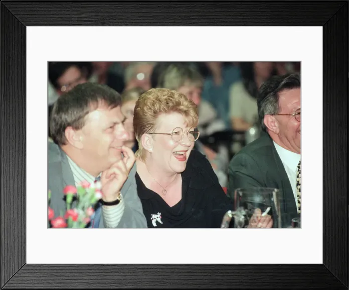 Framed Print : Liverpool Echo, Stand Up Comic of the Year Competition, sponsored by Newcastle Brown Ale