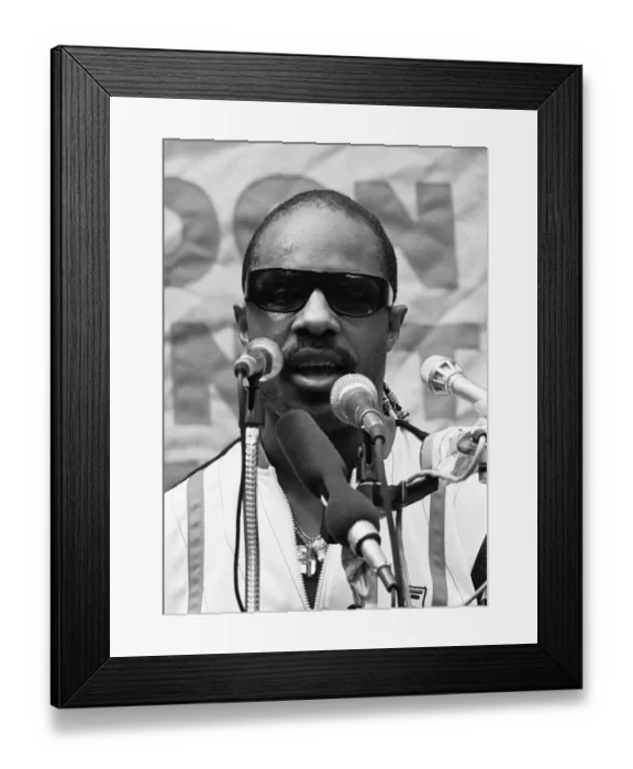 Framed Print : Singer Stevie Wonder addressing the crowd at the GLC London Against Racism rally