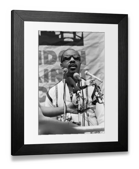 Framed Print : Singer Stevie Wonder addressing the crowd at the GLC London Against Racism rally Framed Print : Singer Stevie Wonder addressing the crowd at the GLC London Against Racism rally