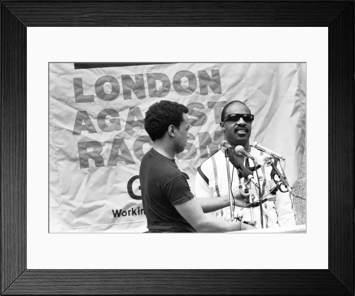 Framed Print : Singer Stevie Wonder addressing the crowd at the GLC London Against Racism rally Framed Print : Singer Stevie Wonder addressing the crowd at the GLC London Against Racism rally