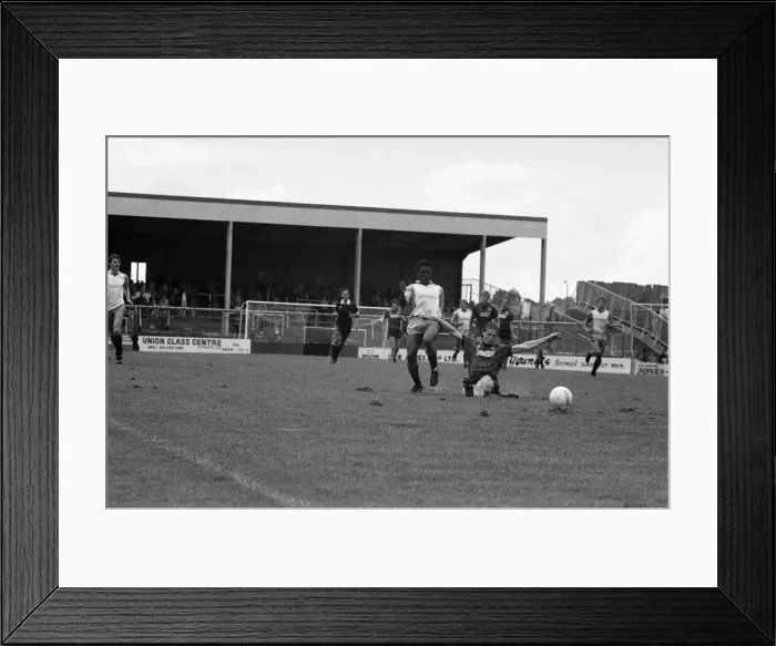 Framed Print : English League Division Three match at Home Park. Plymouth Argyle 0 -1 Reading Framed Print : English League Division Three match at Home Park. Plymouth Argyle 0 -1 Reading