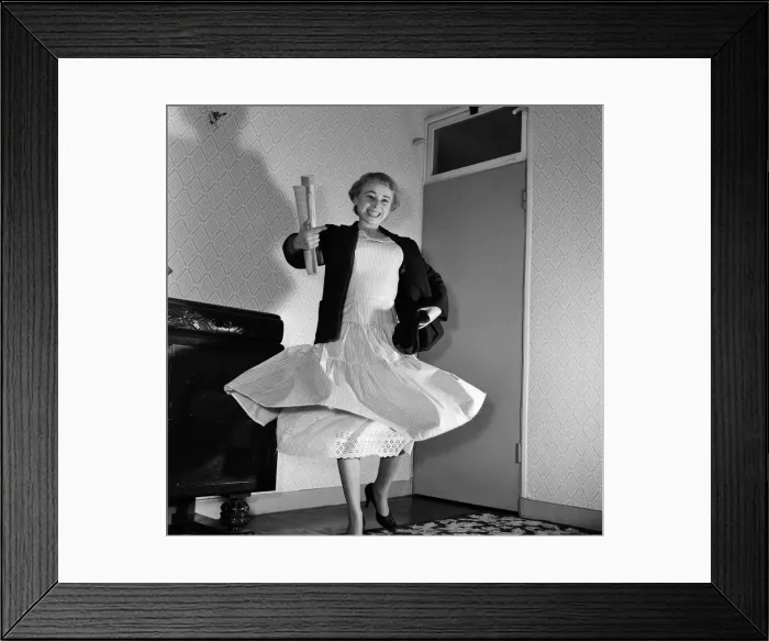 Framed Print : Little girl with a big problem... 17-year-old Barbara Windsor from Stoke Newington