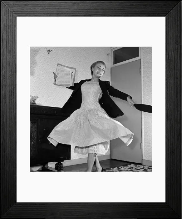 Framed Print : Little girl with a big problem... 17-year-old Barbara Windsor from Stoke Newington Framed Print : Little girl with a big problem... 17-year-old Barbara Windsor from Stoke Newington