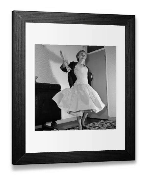 Framed Print : Little girl with a big problem... 17-year-old Barbara Windsor from Stoke Newington Framed Print : Little girl with a big problem... 17-year-old Barbara Windsor from Stoke Newington