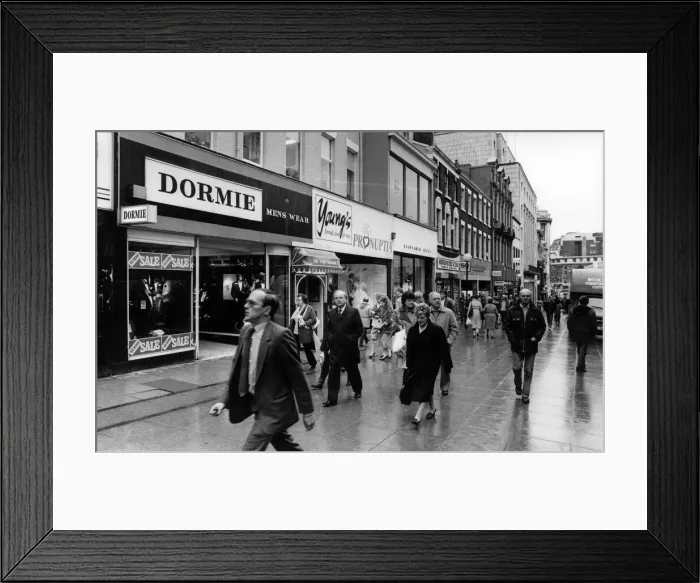 Framed Print : Christmas shoppers on Bold Street, Liverpool, Merseyside. 24th November 1986 Framed Print : Christmas shoppers on Bold Street, Liverpool, Merseyside. 24th November 1986