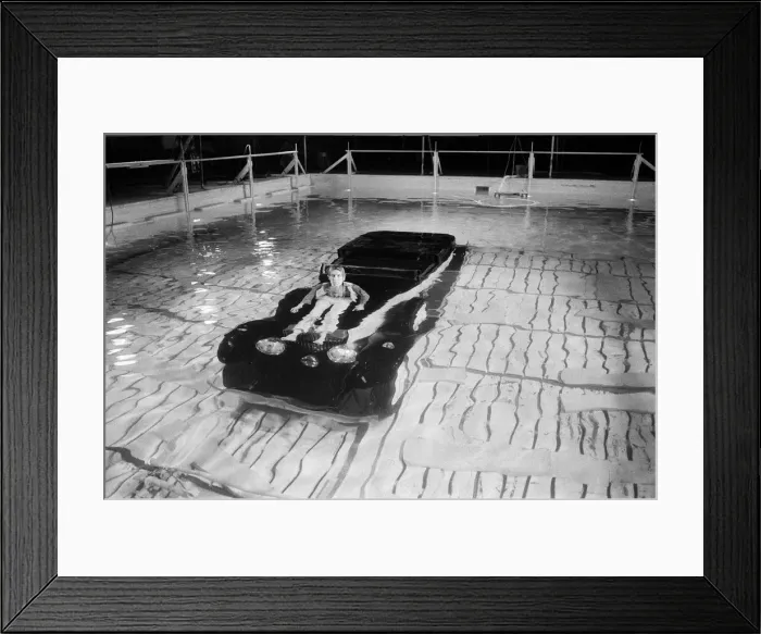 Framed Print : 27 year old actor Michael Crawford, who doesn t use stunt men in dangerous parts Framed Print : 27 year old actor Michael Crawford, who doesn t use stunt men in dangerous parts