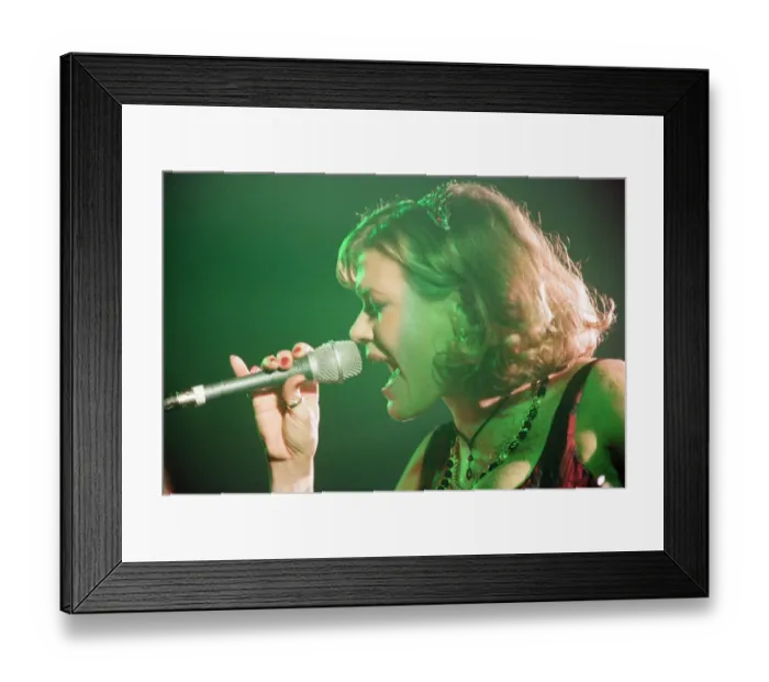 Framed Print : Catatonia in concert at the Great Hall, Cardiff University, Students Union, Cardiff