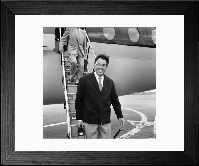 Framed Print : Actor Brian Rix arrives at LAP with his children after his accident in Spain Framed Print : Actor Brian Rix arrives at LAP with his children after his accident in Spain