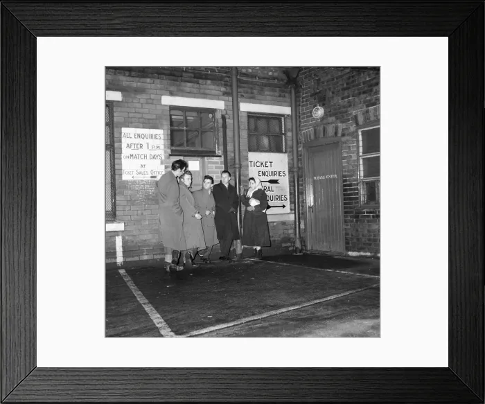 Framed Print : Fans queue at Old Trafford for tickets to see Manchester United verses Sheffield Framed Print : Fans queue at Old Trafford for tickets to see Manchester United verses Sheffield