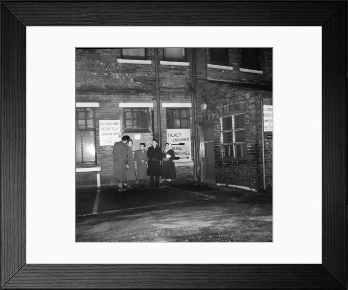 Framed Print : Fans queue at Old Trafford for tickets to see Manchester United verses Sheffield