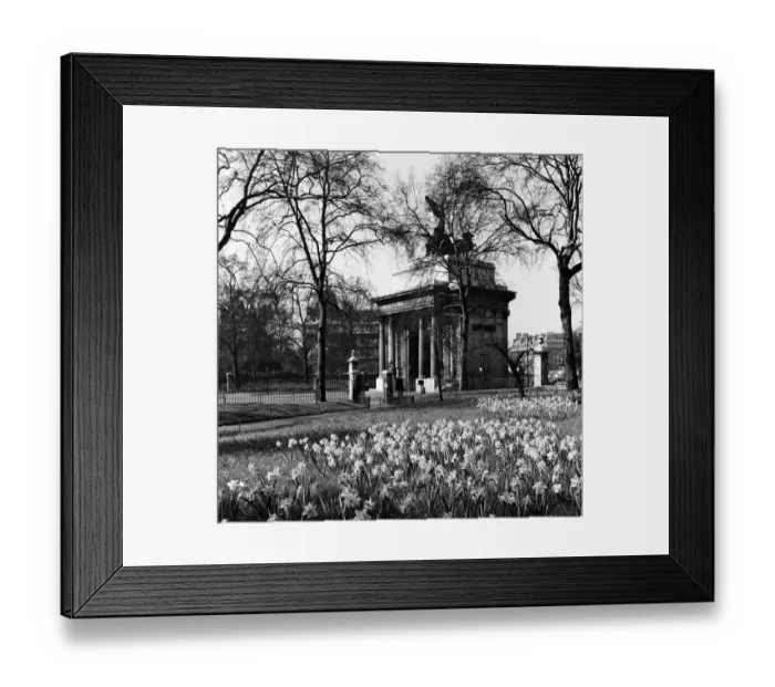 Framed Print : Wellington Arch, London. 22nd April 1954
