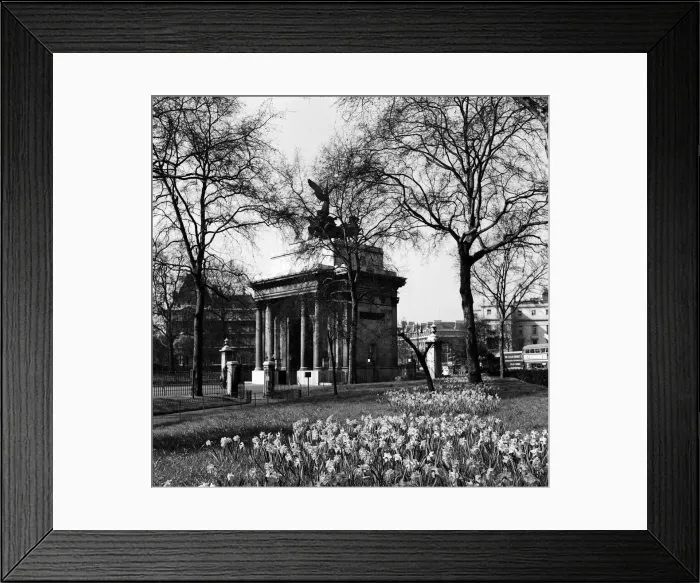 Framed Print : Wellington Arch, London. 22nd April 1954 Framed Print : Wellington Arch, London. 22nd April 1954