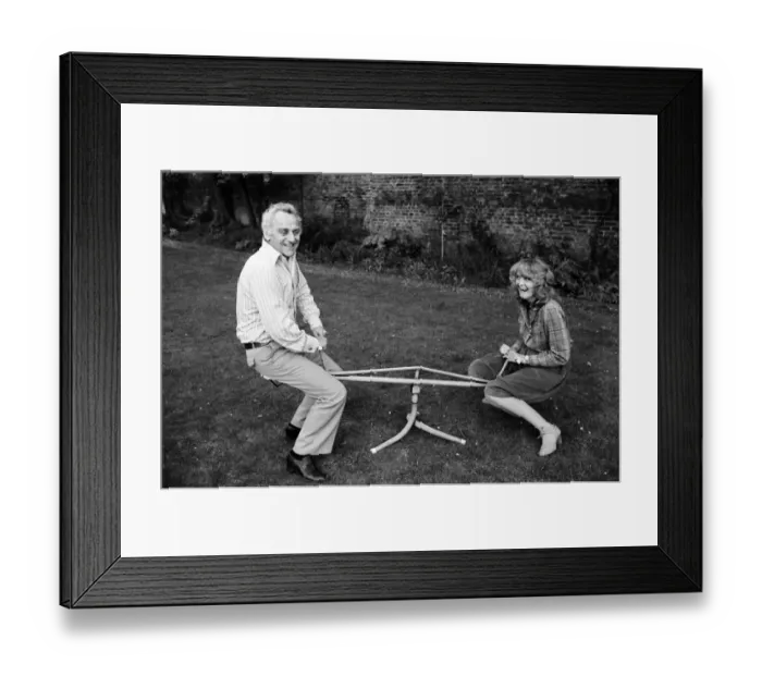 Framed Print : Actor John Thaw with his actress wife Sheila Hancock, pictured at their Chiswick home Framed Print : Actor John Thaw with his actress wife Sheila Hancock, pictured at their Chiswick home