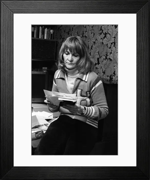Framed Print : Actress Sheila Hancock. 7th February 1976 Framed Print : Actress Sheila Hancock. 7th February 1976