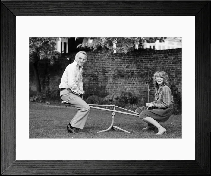 Framed Print : Actor John Thaw with his actress wife Sheila Hancock, pictured at their Chiswick home Framed Print : Actor John Thaw with his actress wife Sheila Hancock, pictured at their Chiswick home