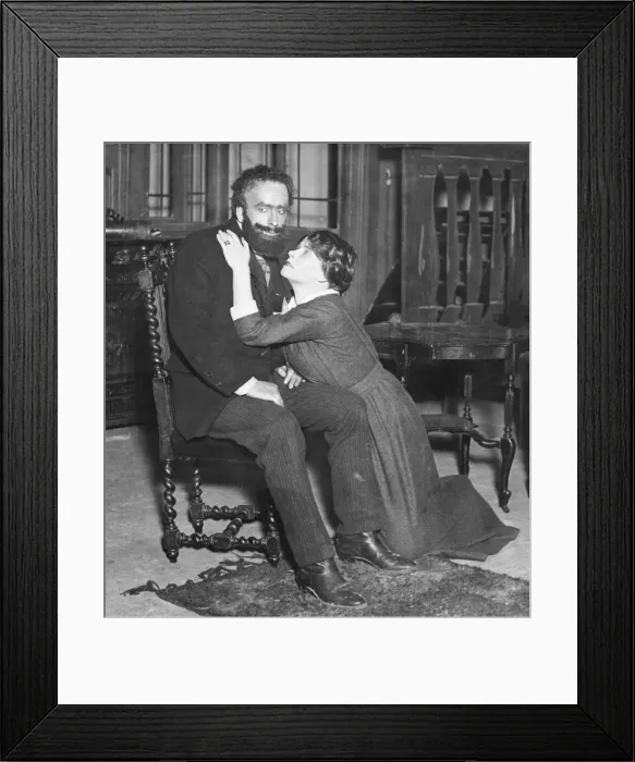 Framed Print : Miss Darragh and Desmond Brannigan seen here in rehearsal for the new stage play