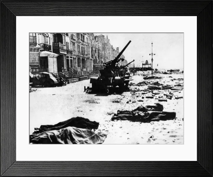 Framed Print : The Dunkirk evacuation, the evacuation of Allied soldiers from the beaches Framed Print : The Dunkirk evacuation, the evacuation of Allied soldiers from the beaches