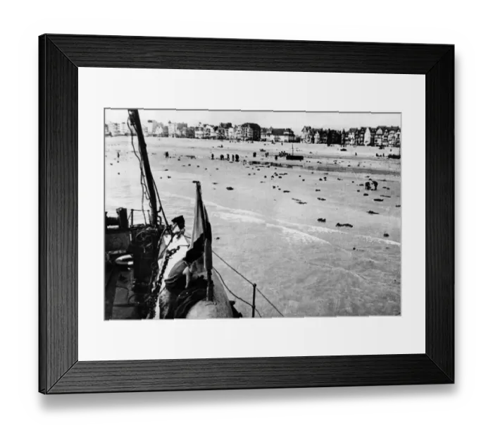 Framed Print : The Dunkirk evacuation, the evacuation of Allied soldiers from the beaches Framed Print : The Dunkirk evacuation, the evacuation of Allied soldiers from the beaches