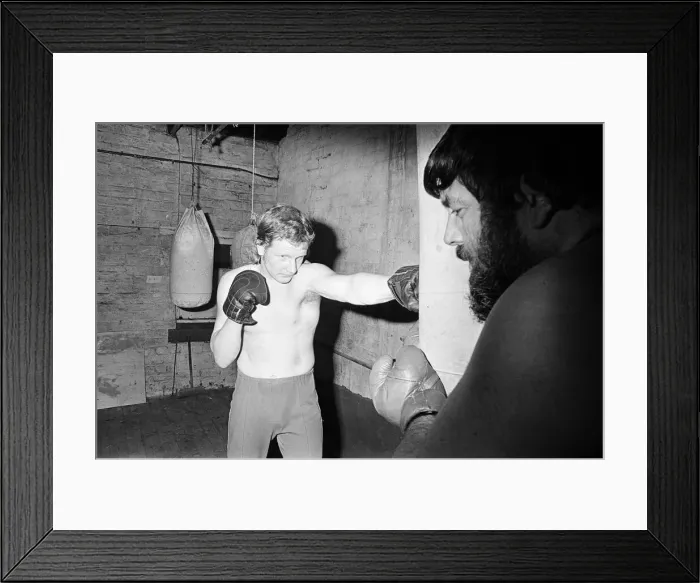 Framed Print : Boxing Gym in Teesside, 1976 Framed Print : Boxing Gym in Teesside, 1976