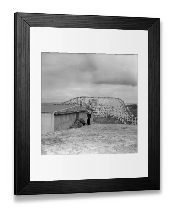 Framed Print : Sir Laurence Olivier rehearsing before the shooting of his new film Framed Print : Sir Laurence Olivier rehearsing before the shooting of his new film