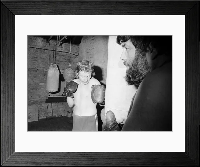 Framed Print : Boxing Gym in Teesside, 1976 Framed Print : Boxing Gym in Teesside, 1976