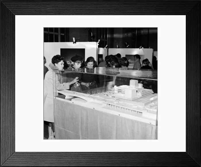 Framed Print : Members of the National Theatre Company this afternoon visited the exhibition Framed Print : Members of the National Theatre Company this afternoon visited the exhibition
