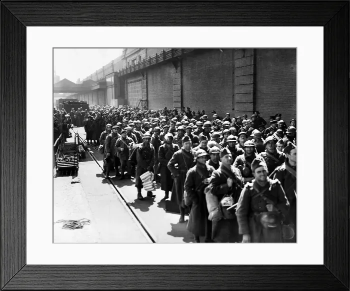 Framed Print : The Dunkirk evacuation, the evacuation of Allied soldiers from the beaches Framed Print : The Dunkirk evacuation, the evacuation of Allied soldiers from the beaches