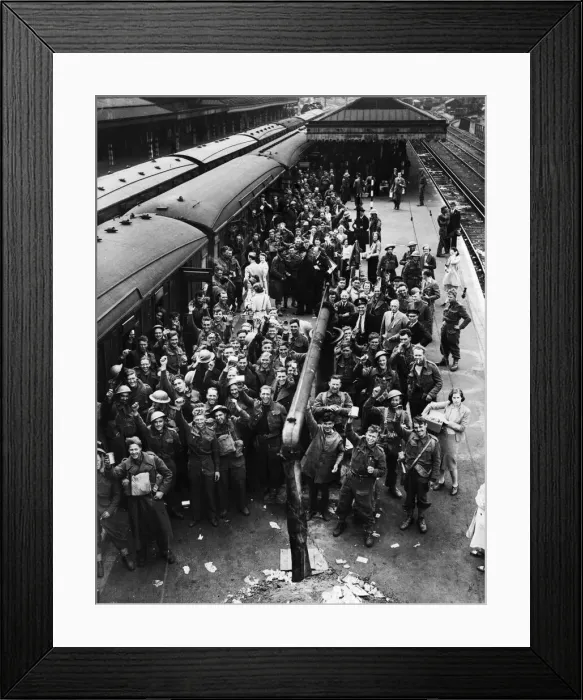 Framed Print : The Dunkirk evacuation, the evacuation of Allied soldiers from the beaches