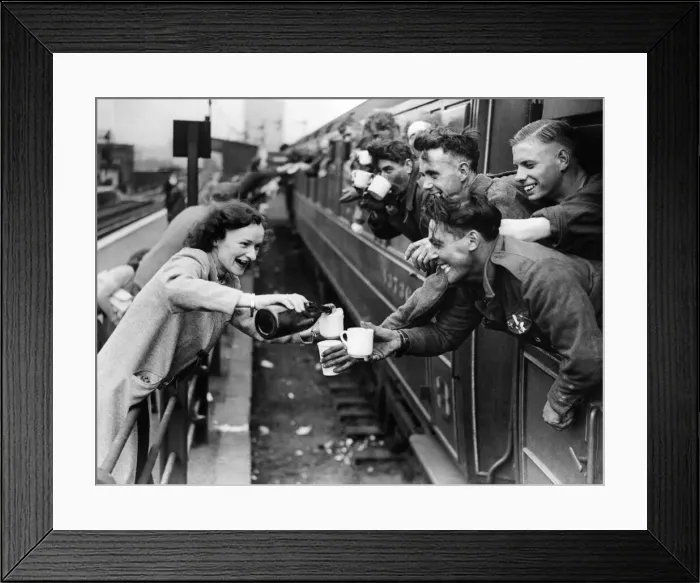 Framed Print : The Dunkirk evacuation, the evacuation of Allied soldiers from the beaches Framed Print : The Dunkirk evacuation, the evacuation of Allied soldiers from the beaches
