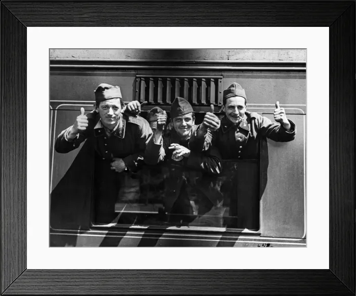 Framed Print : The Dunkirk evacuation, the evacuation of Allied soldiers from the beaches
