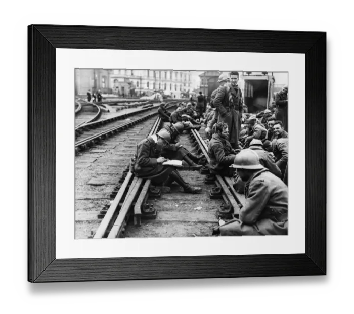 Framed Print : The Dunkirk evacuation, the evacuation of Allied soldiers from the beaches Framed Print : The Dunkirk evacuation, the evacuation of Allied soldiers from the beaches