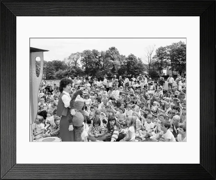 Framed Print : Riveting Huddersfield children flocked to see a puppet show at Ravensknowle Park Framed Print : Riveting Huddersfield children flocked to see a puppet show at Ravensknowle Park