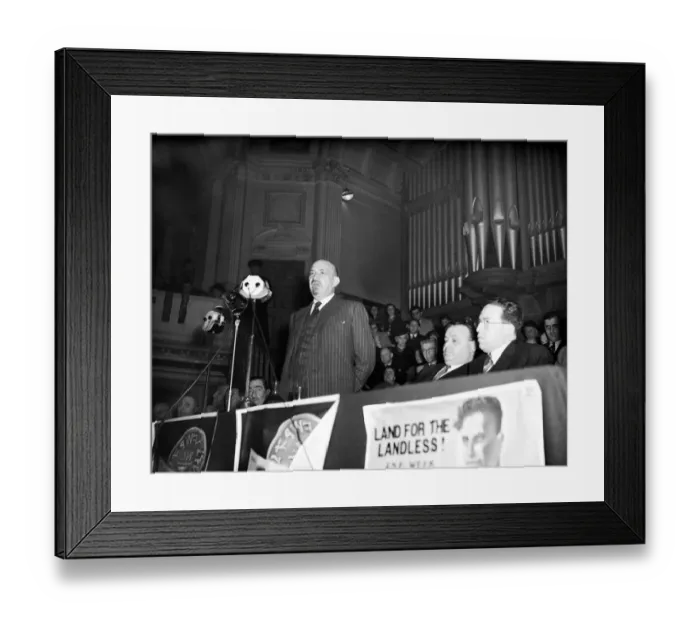 Framed Print : Dr Chaim Weizmann addresses the closing session of the Zionist Federation meeting Framed Print : Dr Chaim Weizmann addresses the closing session of the Zionist Federation meeting