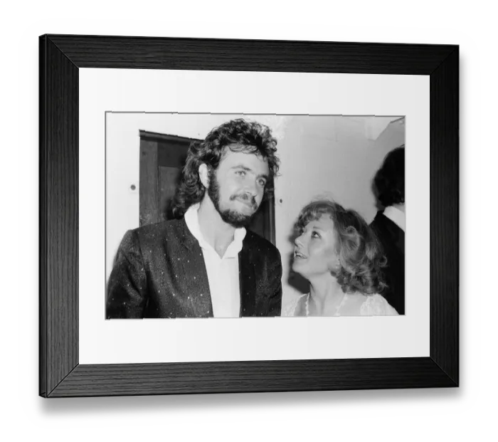 Framed Print : Picture shows David Essex (left) and Elaine Paige (right)