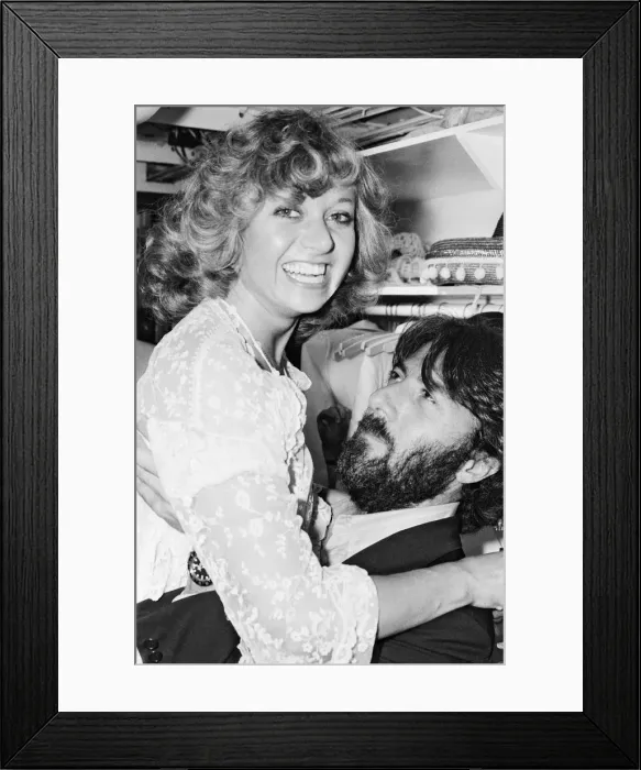 Framed Print : Picture shows Dustin Hoffman (left) and Elaine Paige (right)
