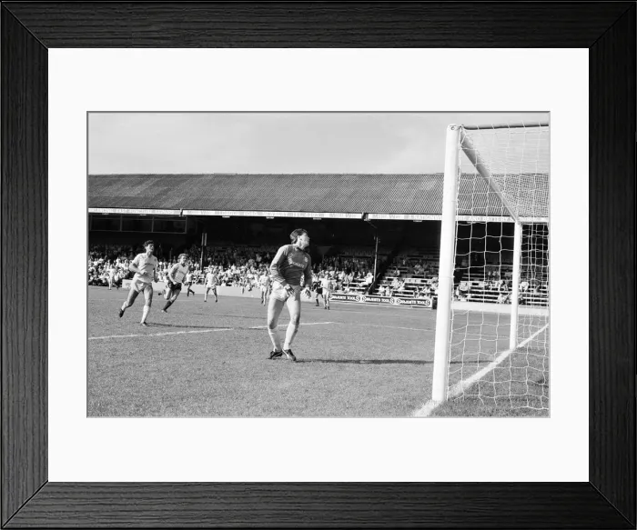 Framed Print : Reading 2-1 Walsall, league match at Elm Park, Saturday 7th September 1985 Framed Print : Reading 2-1 Walsall, league match at Elm Park, Saturday 7th September 1985
