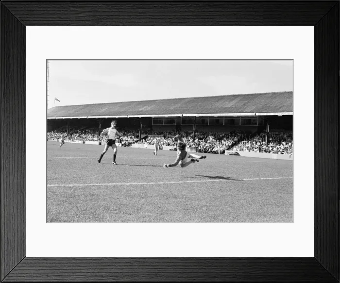 Framed Print : Reading 2-1 Walsall, league match at Elm Park, Saturday 7th September 1985 Framed Print : Reading 2-1 Walsall, league match at Elm Park, Saturday 7th September 1985