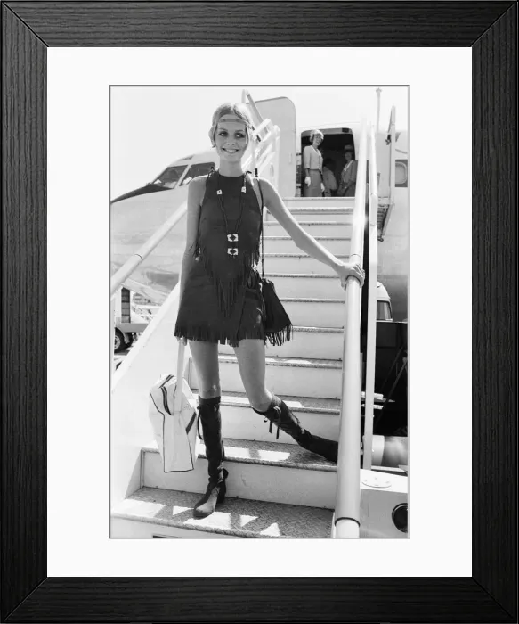 Framed Print : Twiggy, (real name Leslie Hornby) English model, seen in a Hippie gear outfit leaving Framed Print : Twiggy, (real name Leslie Hornby) English model, seen in a Hippie gear outfit leaving