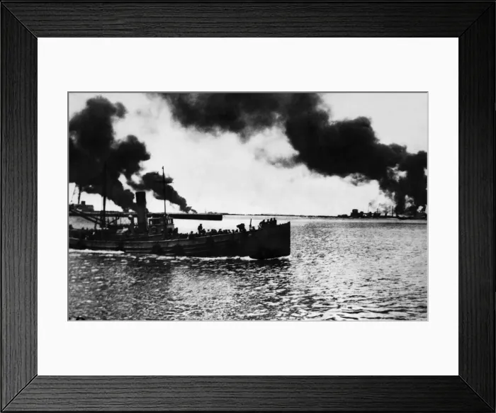 Framed Print : The Dunkirk evacuation, the evacuation of Allied soldiers from the beaches Framed Print : The Dunkirk evacuation, the evacuation of Allied soldiers from the beaches