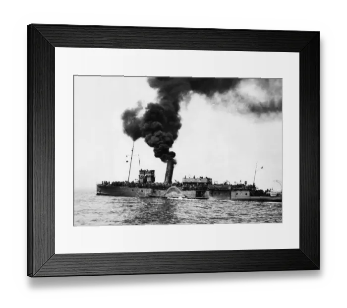Framed Print : The Dunkirk evacuation, the evacuation of Allied soldiers from the beaches