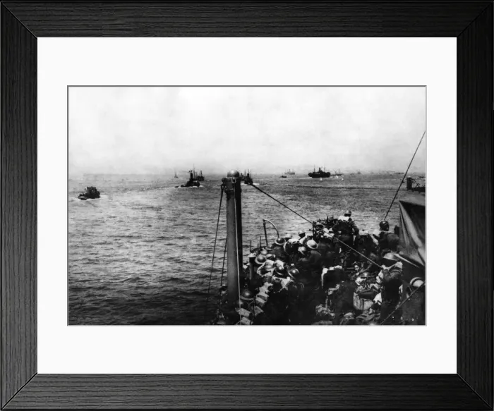 Framed Print : The Dunkirk evacuation, the evacuation of Allied soldiers from the beaches Framed Print : The Dunkirk evacuation, the evacuation of Allied soldiers from the beaches