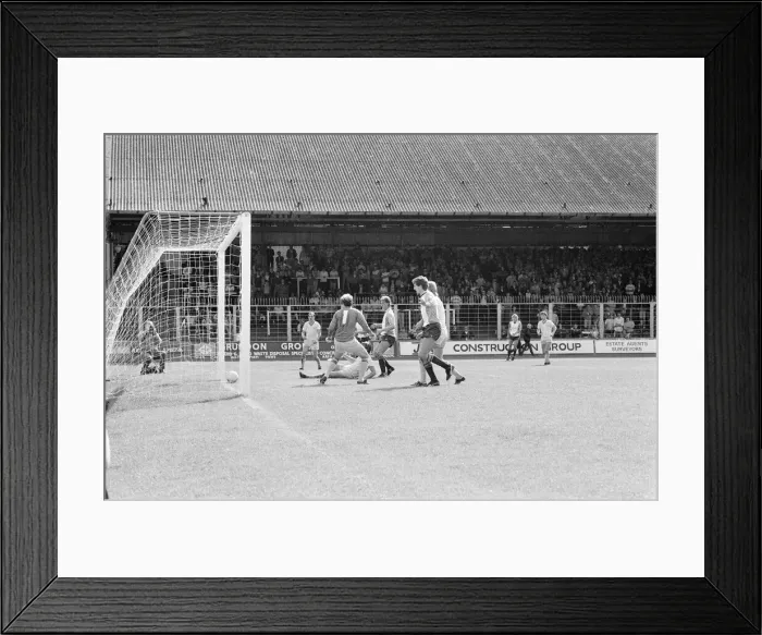 Framed Print : Reading 3-2 Bristol Rovers, league match at Elm Park, Monday 26th August 1985 Framed Print : Reading 3-2 Bristol Rovers, league match at Elm Park, Monday 26th August 1985