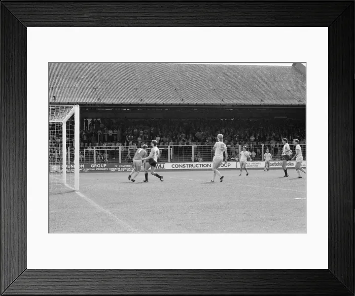 Framed Print : Reading 3-2 Bristol Rovers, league match at Elm Park, Monday 26th August 1985 Framed Print : Reading 3-2 Bristol Rovers, league match at Elm Park, Monday 26th August 1985