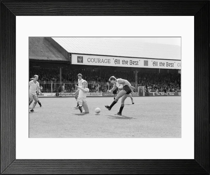 Framed Print : Reading 3-2 Bristol Rovers, league match at Elm Park, Monday 26th August 1985 Framed Print : Reading 3-2 Bristol Rovers, league match at Elm Park, Monday 26th August 1985