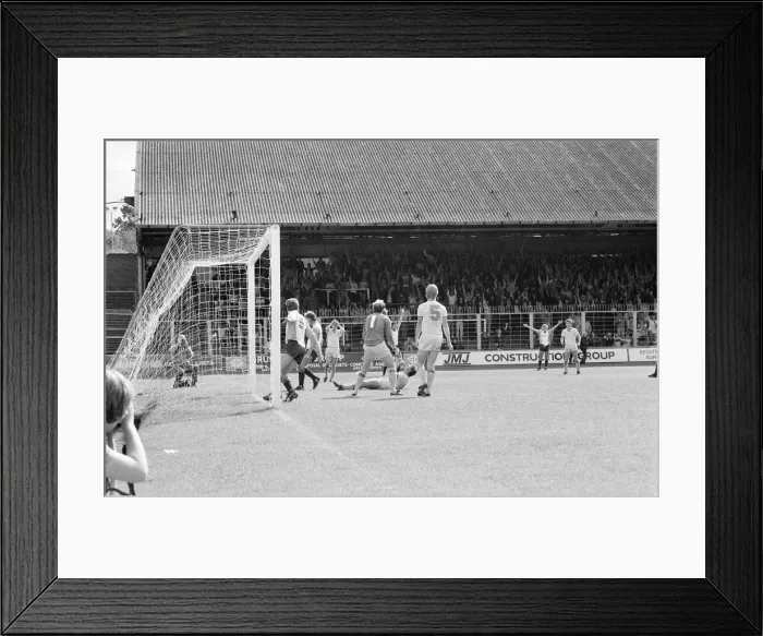 Framed Print : Reading 3-2 Bristol Rovers, league match at Elm Park, Monday 26th August 1985 Framed Print : Reading 3-2 Bristol Rovers, league match at Elm Park, Monday 26th August 1985